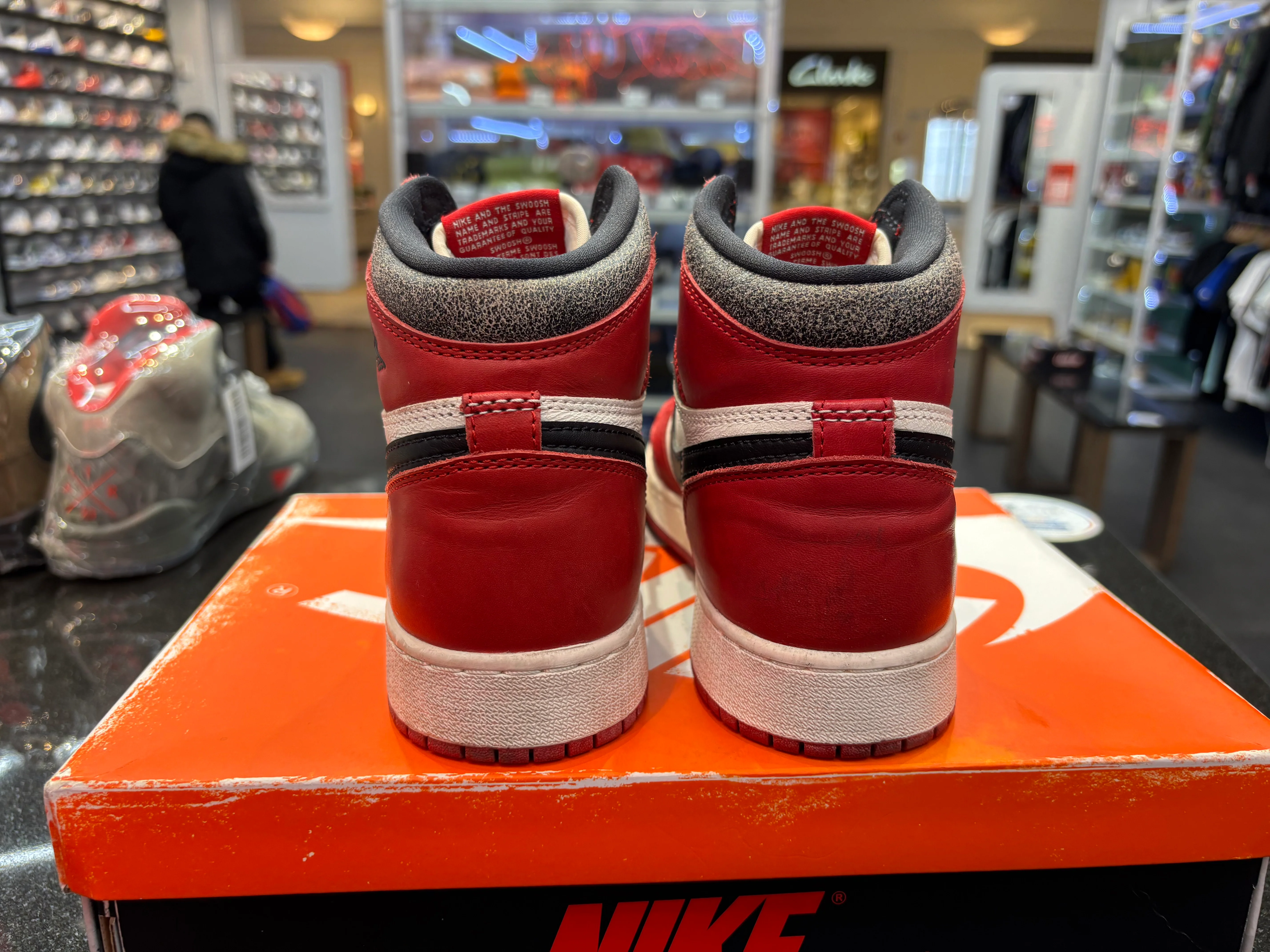 PRE OWNED Jordan 1 Retro High OG Chicago Lost and Found - Image 4