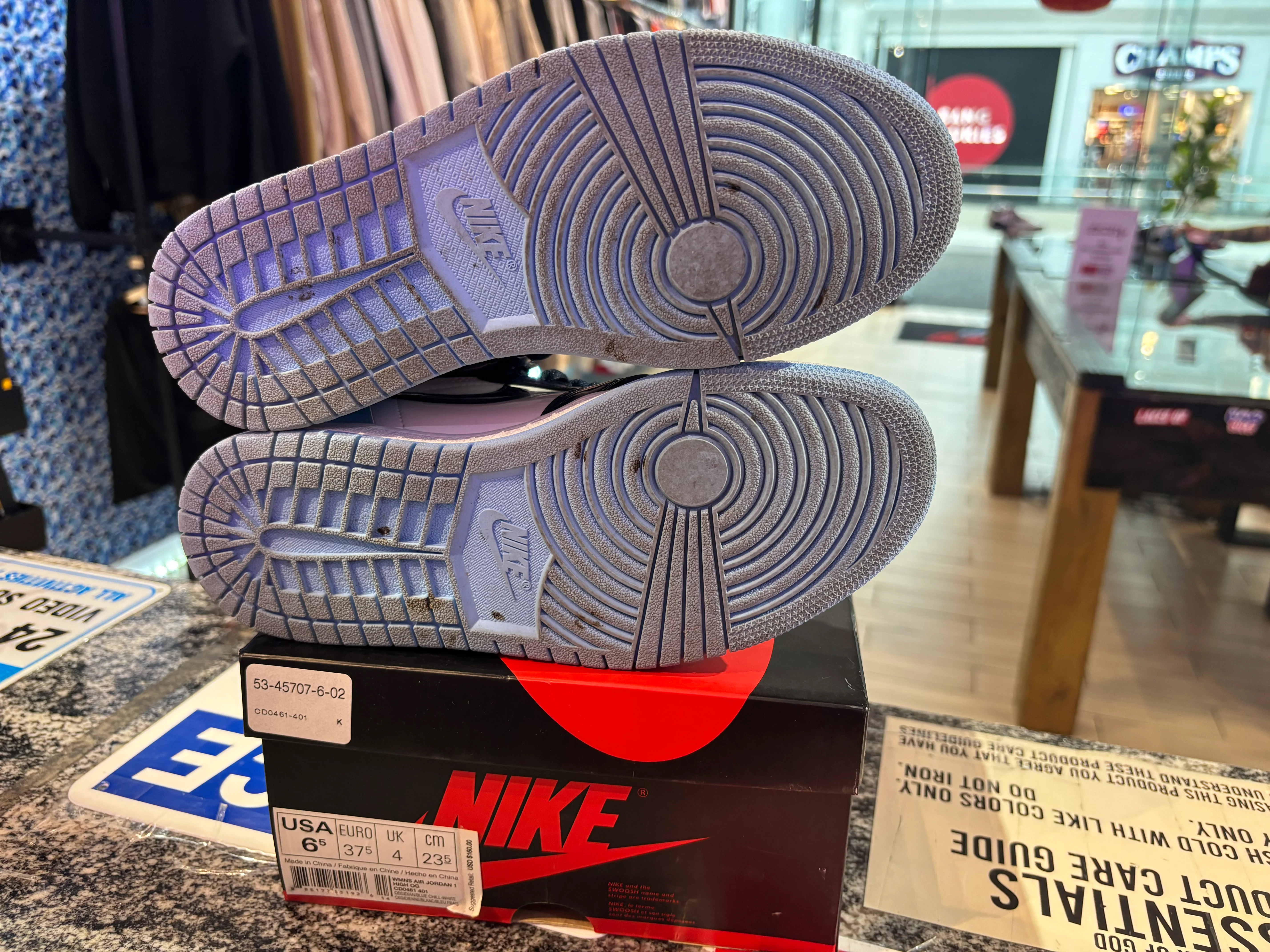 PRE OWNED Jordan 1 Retro High UNC Patent - Image 5